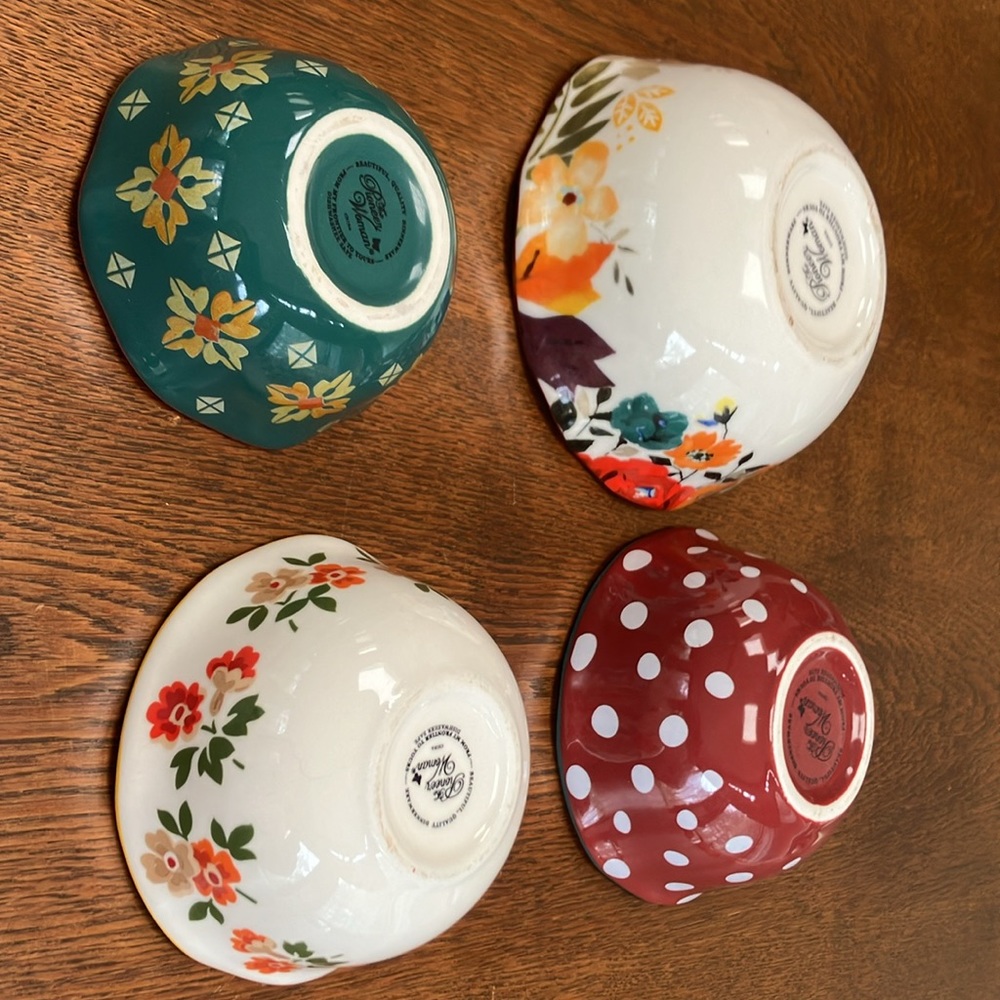 Pioneer Woman Measuring cups-nesting stackable ceramic. 1C,1/2C,1/3C,1/4C. Sweet